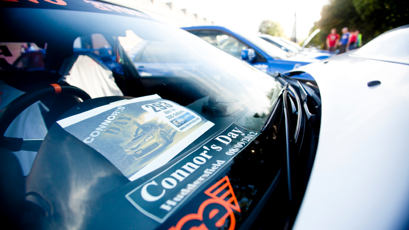 Illustration for article titled Internet Pulls Together 1,200 Cars For Terminally Ill Boy